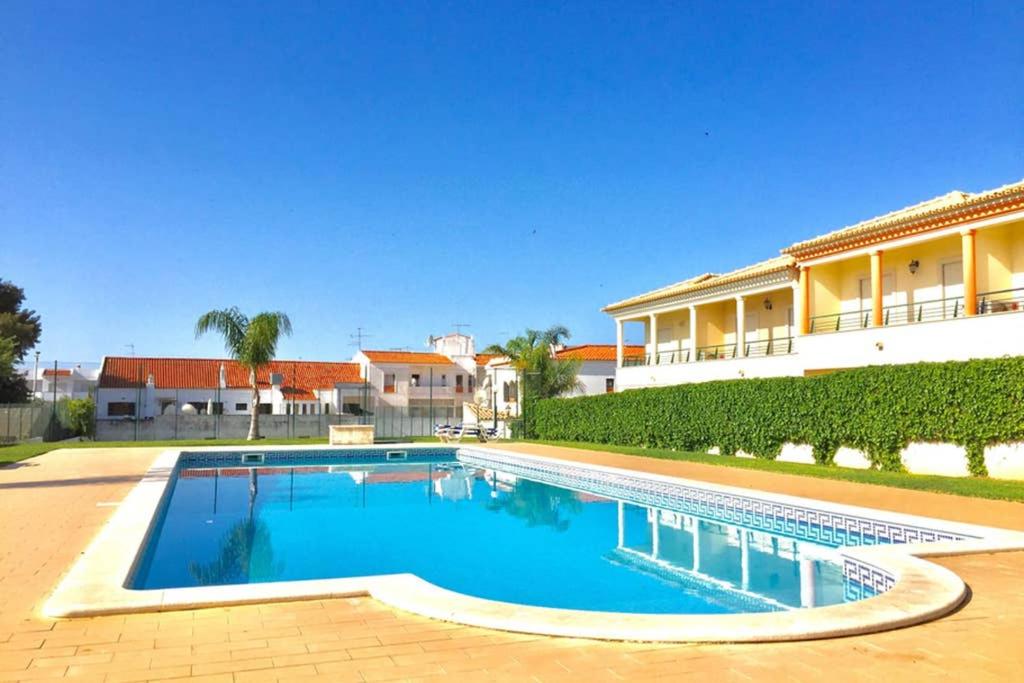 Appartement Edificio Sao Joao das areias Strip l OURA 113 Avenida Sá Carneiro edificio Sao Joao das Areias 8200-362 Albufeira