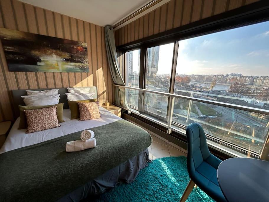 Eiffel and Beatiful Flat Quai de Grenelle, 75015 Paris