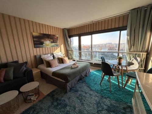 Eiffel and Beatiful Flat