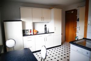 Appartement Einzigartiges Appartment mit Kamin, Whirlpool, Netflix, Internet, Workspace, Garten und tropischem Flair Schloßberg 30 07333 Unterwellenborn Thuringe