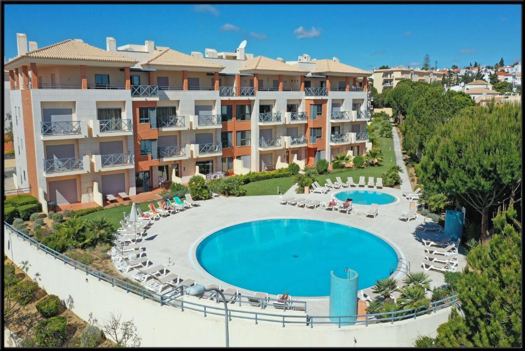 EL SOL CORCOVADA APARTMENT - AC/POOL/WI-FI - ALBUFEIRA HOLIDAYS Rua Jornal A Avezinha Lote 41, Porta 1, 2ºA, 8200-347 Albufeira