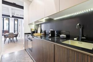 Elegant 2 Bedroom Apartment in Paris