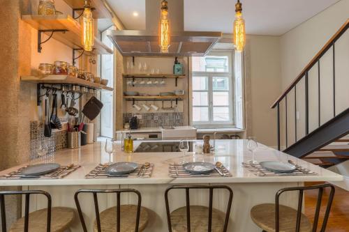 Elegant 2BR Duplex in City Center by LovelyStay