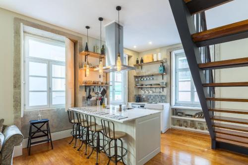Elegant 2BR Duplex in City Center by LovelyStay