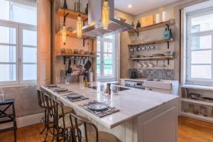 Elegant 2BR Duplex in City Center by LovelyStay