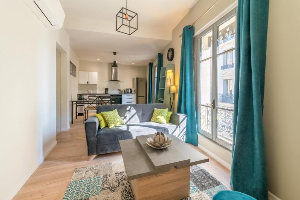 Appartement Elegant 2br with 2 bathrooms and AC close to Les Halles dAvignon Welkeys 19 Rue Florence 84000 Avignon