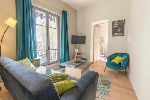 Elegant 2br with 2 bathrooms and AC close to Les Halles dAvignon Welkeys