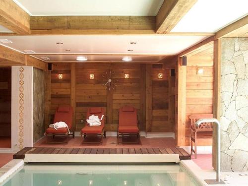 Elegant apartment in Le Mon tier les Bains with shared sauna