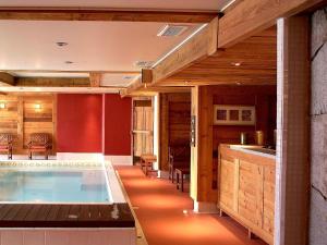 Elegant apartment in Le Mon tier les Bains with shared sauna