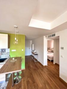 -ELEGANT APARTMENT- Near the center and sea