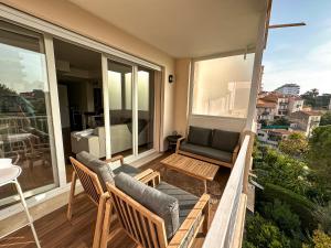 -ELEGANT APARTMENT- Near the center and sea