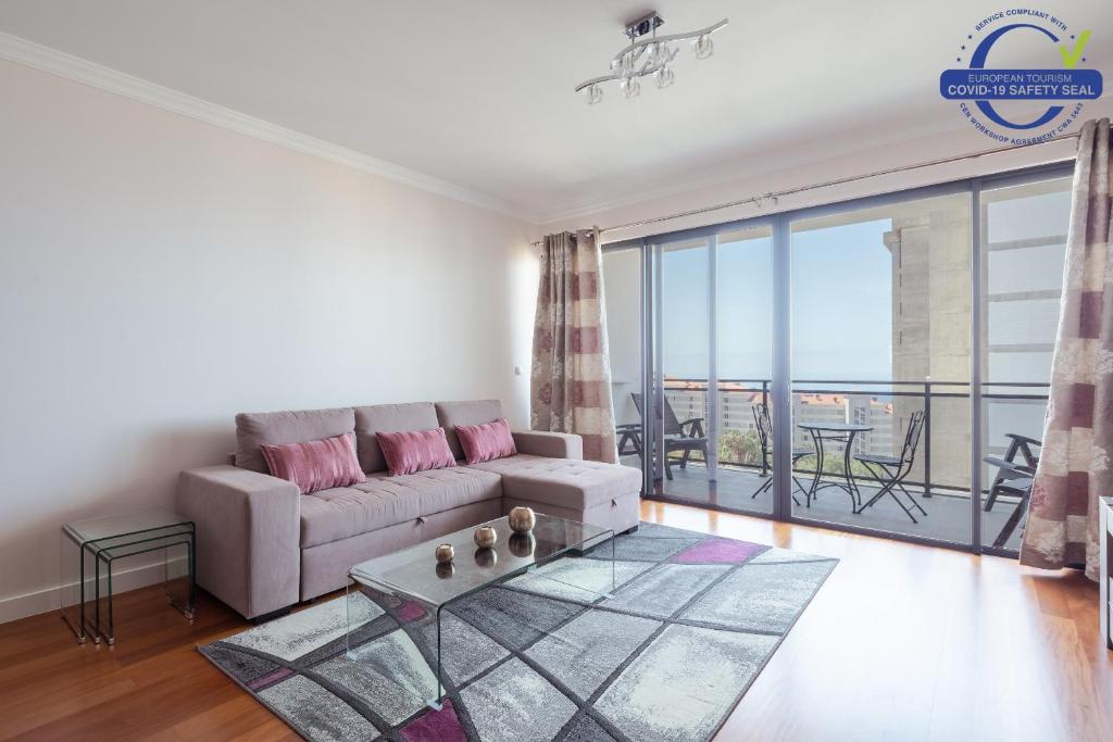 Elegant Apartment with Sea Views by Trip2Portugal 61 Caminho do Amparo, 9000-251 Funchal