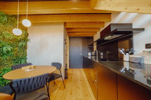 Elegant Downtown Apartment