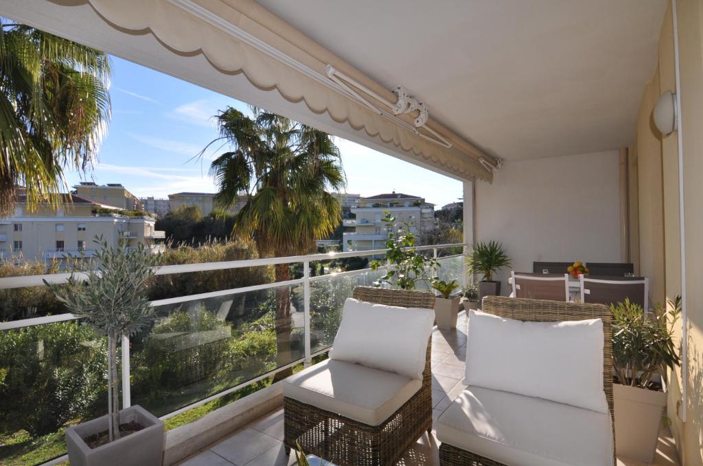 Appartement Elegant one-bedroom apartment with swimming pool - StayInAntibes - Le Vallon Bâtiment D 260 Chemin des Combes 06600 Antibes