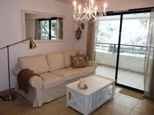Elegant two bedroom apartment with modern design and terrace close to beaches and Cannes center 546