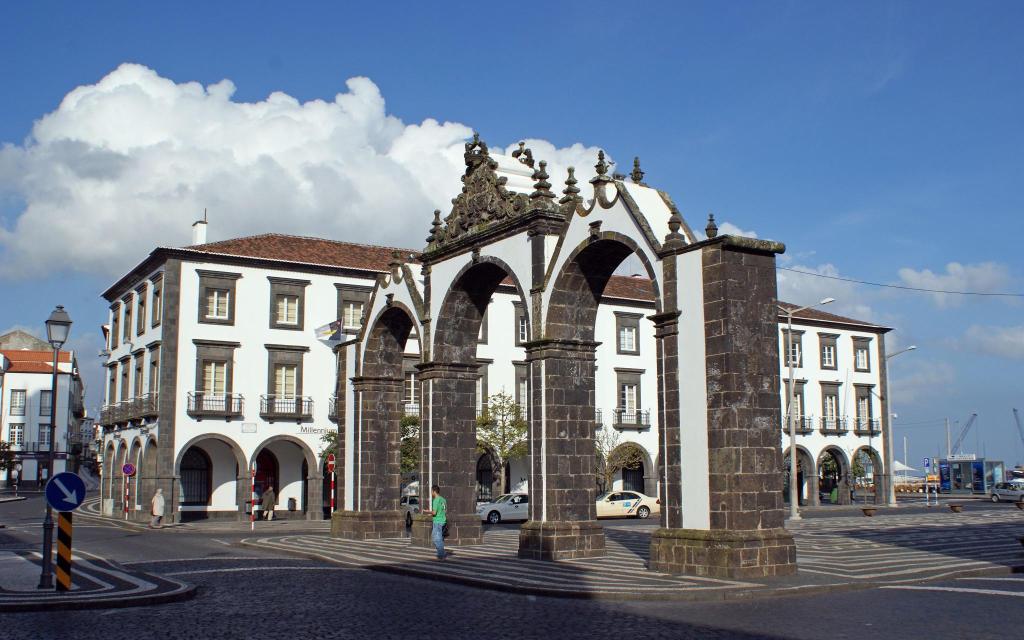 Elegantes Haus im luxuriösen Teil von Ponta Delgada/Azoren!
