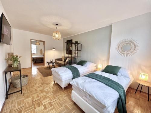 EMERALD APARTMENT: Free Parking + Netflix + Bathtub