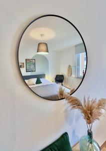 EMERALD APARTMENT: Free Parking + Netflix + Bathtub