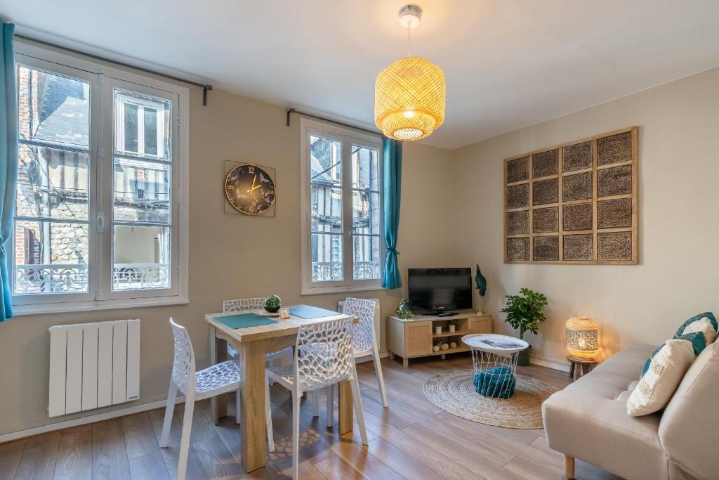 Appartement Emeraude - Cozy nest 3 - 2p - Heart of historic district 11 rue du puits 14600 Honfleur