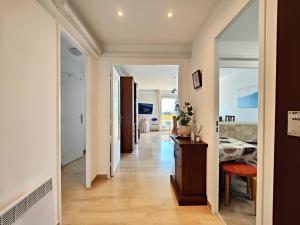 Appartement Emeraudes 8 vue mer by Booking Guys 124 Avenue de la Californie 06200 Nice Provence-Alpes-Côte d\'Azur