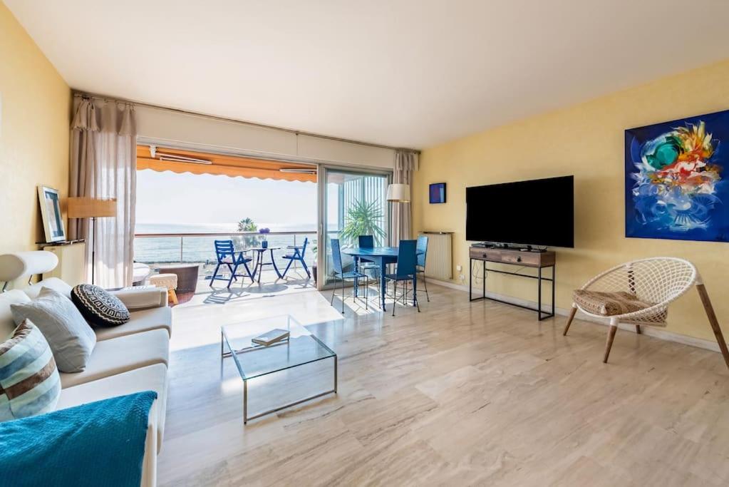 Appartement Emilie - panoramic sea views, beach facing 17 Avenue des Frères Roustan 06220 Vallauris