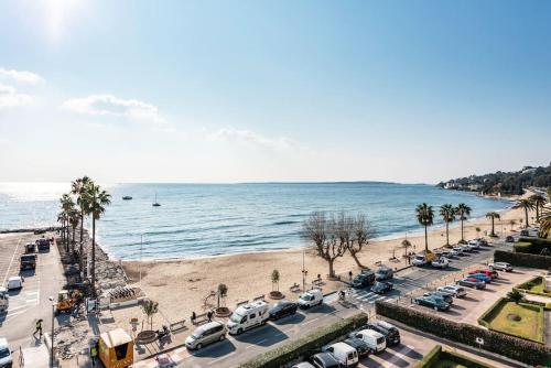 Emilie - panoramic sea views, beach facing