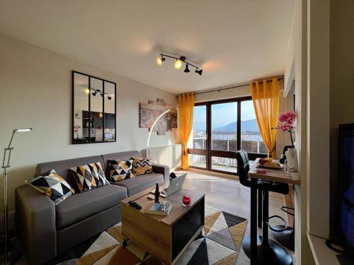 Empire Pearl New York Signature