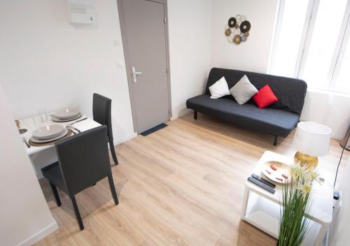 EMYSTA - CHARMANT Studio HOME STAGING en plein centre