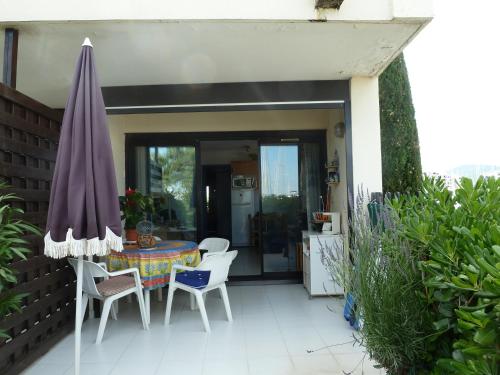 En bord de mer, dans une marina face à St Tropez