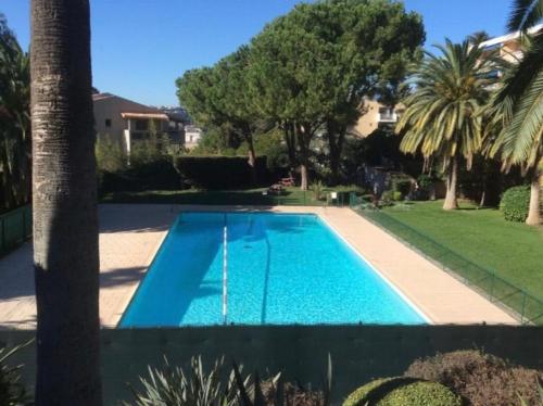 Appartement en résidence avec piscine, cinéma Nice france