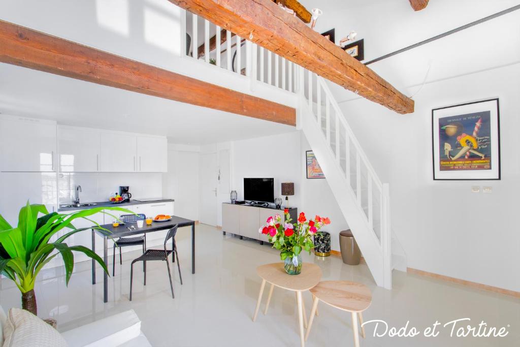 Appartement Enchanting 2 bedroom with sea view and AC - Dodo et Tartine 187 Avenue de La République, 4ème étage, porte de droite n°43 83000 Toulon