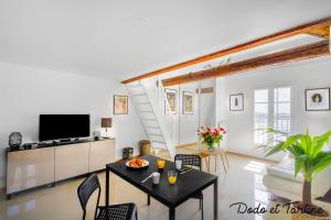 Enchanting 2 bedroom with sea view and AC - Dodo et Tartine