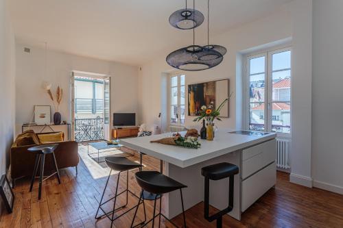 ENEKO KEYWEEK Apartment with car park and balcony in Biarritz center