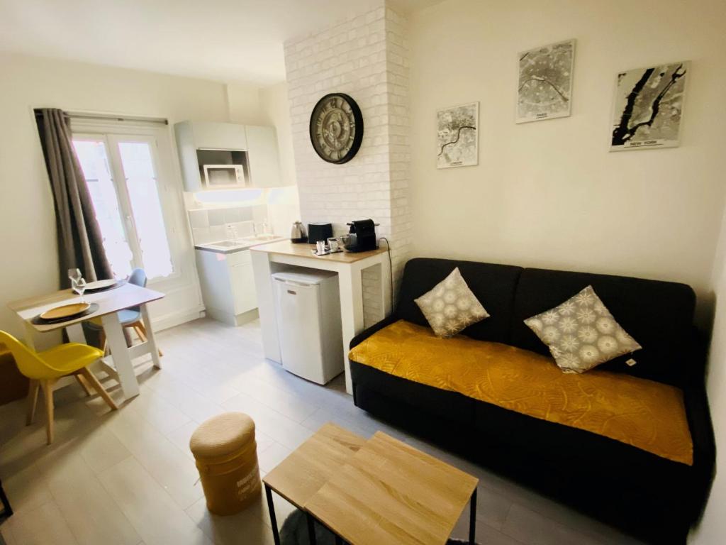 Appartement ENGHIEN-LES-BAINS: studio au cœur du centre ville. 1 Rue de l'Arrivée 95880 Enghien-les-Bains