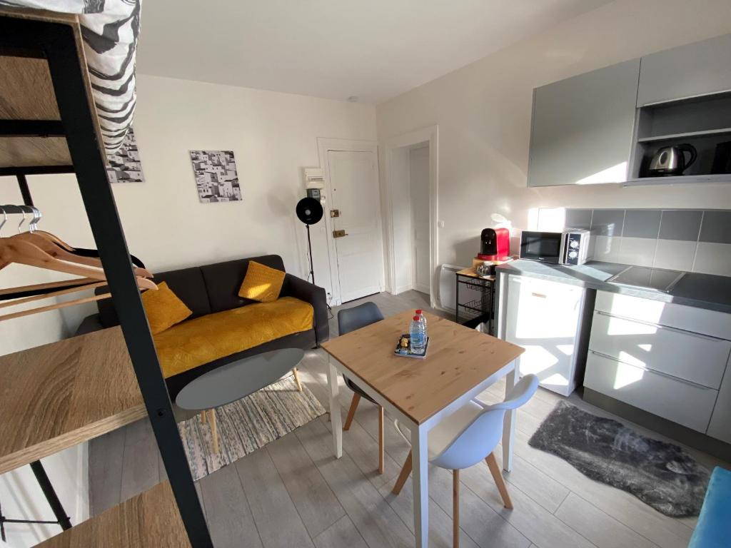 Appartement ENGHIEN-LES-BAINS : studio au coeur du centre ville 1 Rue de l'Arrivée 95880 Enghien-les-Bains