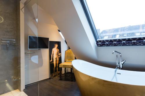 English Romance Penthouse