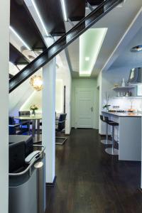 English Romance Penthouse
