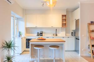 Enjoy Bonfim Central 2BR Renovated Apartment by LovelyStay
