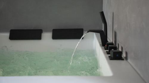 Ennéa - Jacuzzi & Luxury Suites - Adults Only