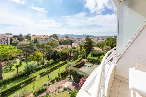 Appartement entièrement équipé de 105 m2 avec vue mer et collines Cannes france