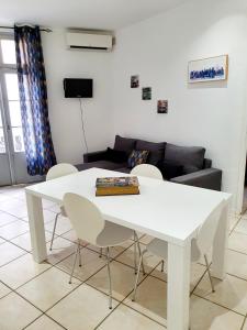 Appartement Entre arènes et maison carrée P1 2a Rue Tedenat 30900 Nîmes Languedoc-Roussillon