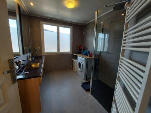 Entre lac et montagne, proche centre de St Jorioz, spacieux et confortable appartement avec grande terrasse
