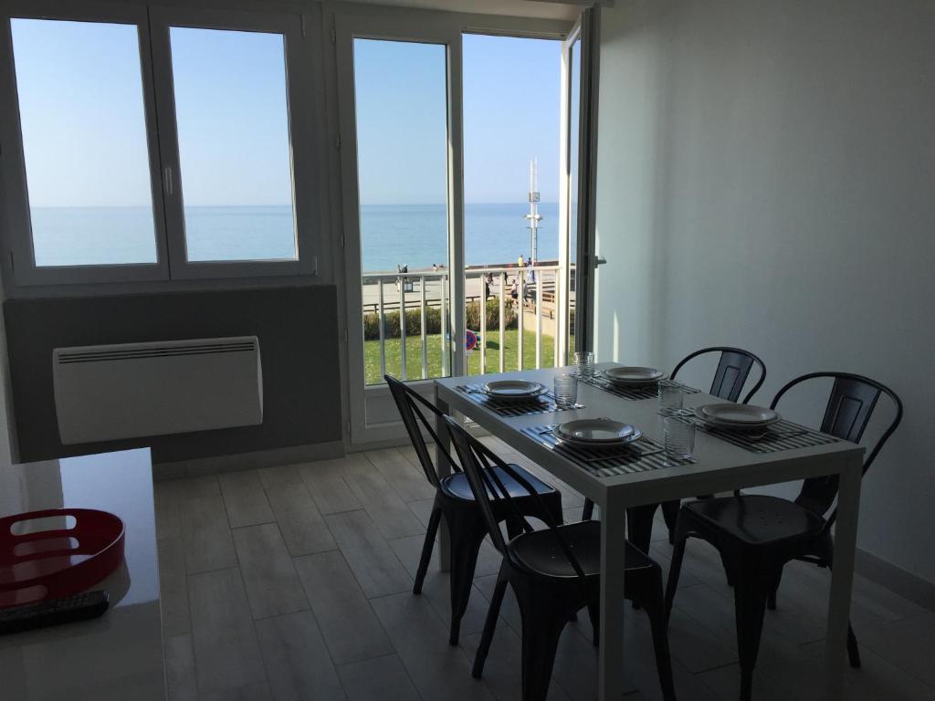 Appartement Entre mer et falaises Porte 18 Front de mer 76470 Le Tréport