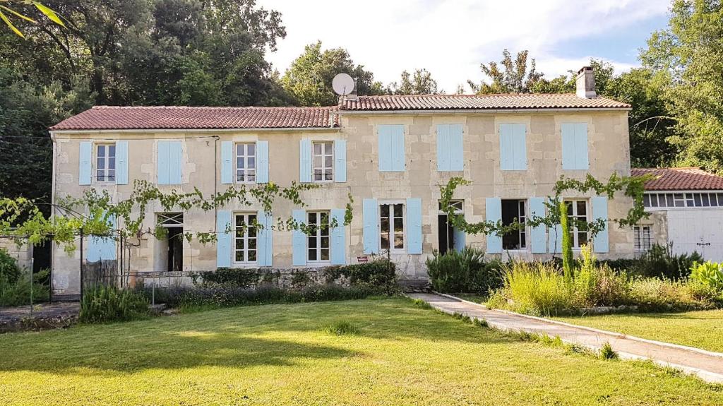 Appartement ENTRE PIERRE ET BOIS 7, Rue de la Vaunoire 17350 Saint-Savinien