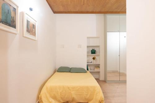 Equipped studio 2 steps from the Arc de Triomphe