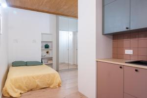 Equipped studio 2 steps from the Arc de Triomphe