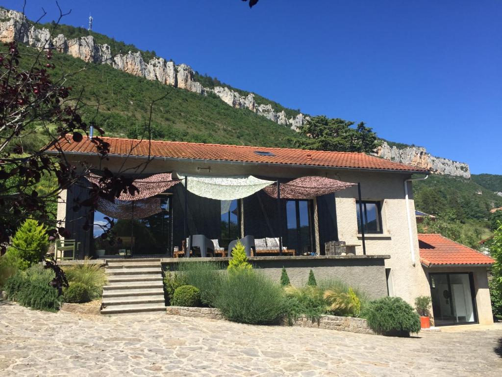Erdgeschoss-Appartement mit Seeblick