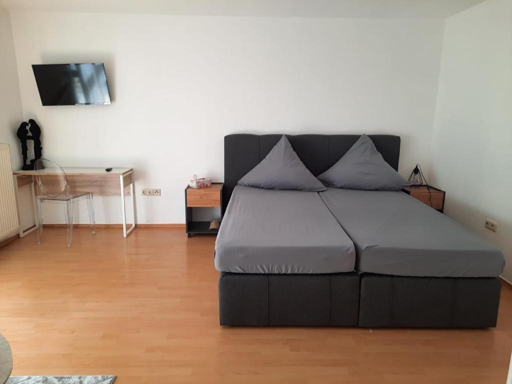 Appartement ERLANGEN Appartement neu ruhig zentral Nähe Burgberg mit Stellplatz 45 Bayreuther Straße Whg Nr. 1 im EG (nur 1 Nachbar), kurz und direkt v. TG Stellplatz 91054 Erlangen