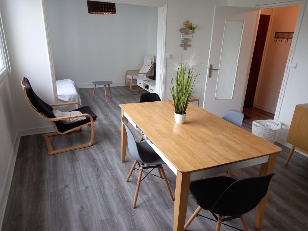 Appartement Escale champenoise 4 RUE EUSTACHE DESCHAMPS 51000 CHALONS EN CHAMPAGNE 51520 Châlons-en-Champagne