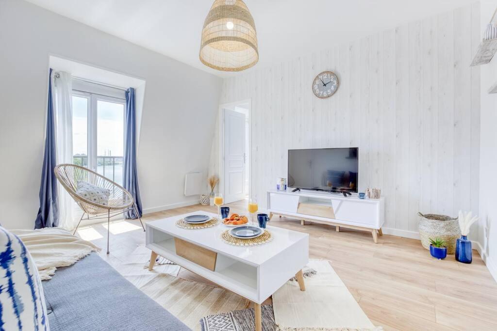 ESCALE EN BORD DE MER-Vue seine-Tour Eiffel 20 Rue Mechin, 93450 Villeneuve-la-Garenne